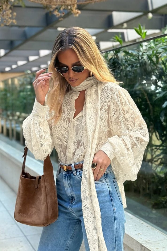 Blouse transparente en dentelle à nouer Dunja