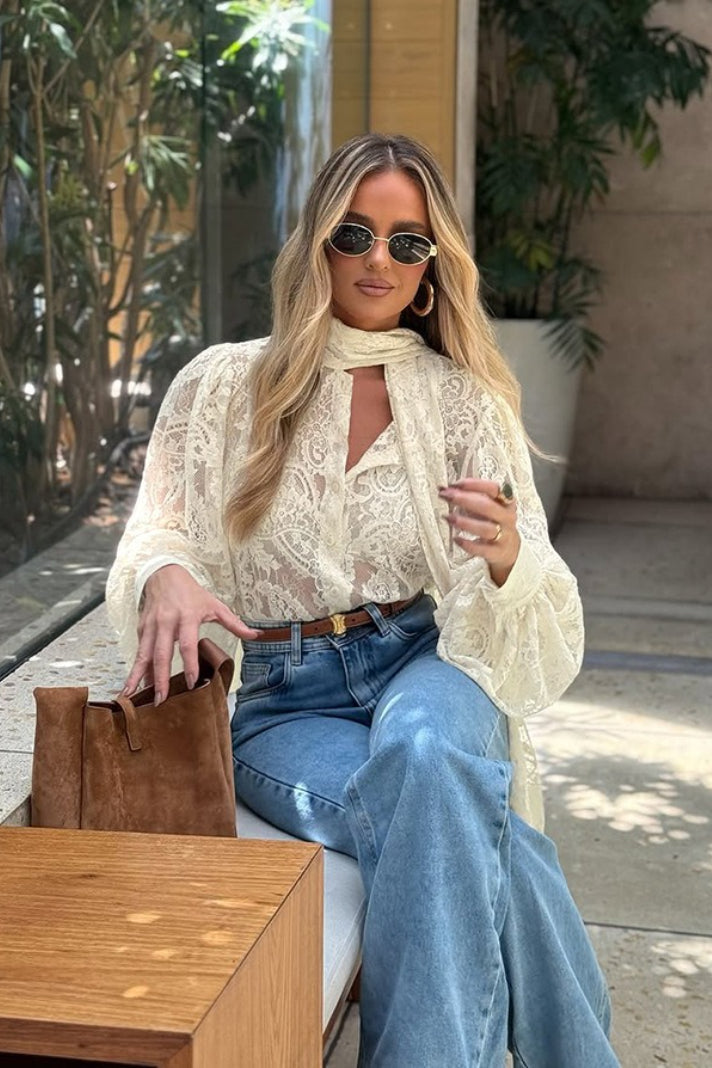 Blouse transparente en dentelle à nouer Dunja