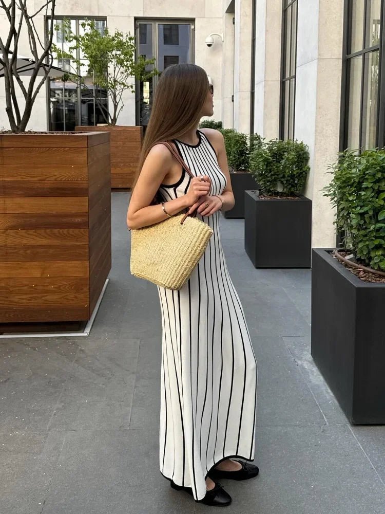 Robe longue tricotée sans manches à rayures Elena