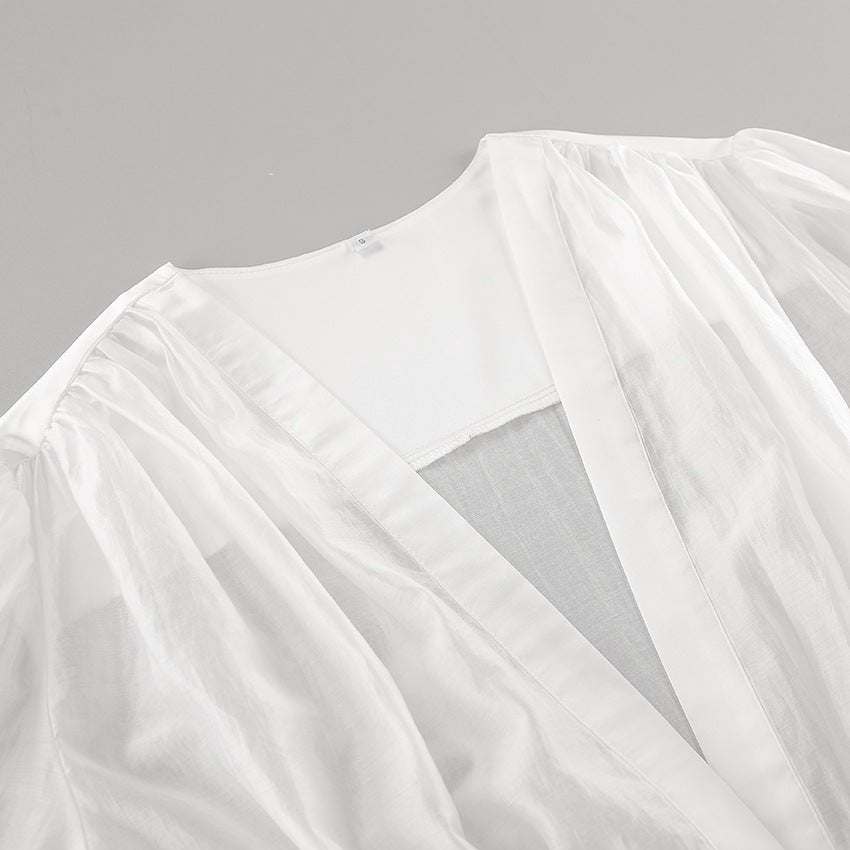 Blouse Elisa transparente boutonnée à décolleté profond