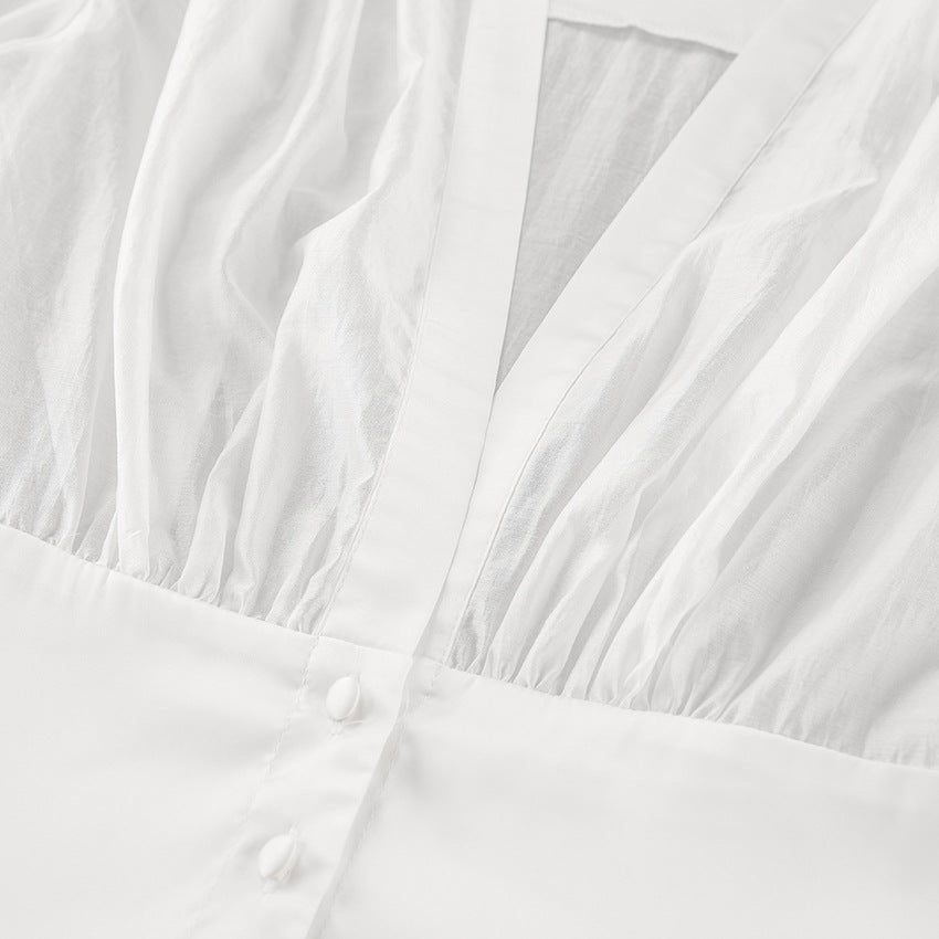 Blouse Elisa transparente boutonnée à décolleté profond