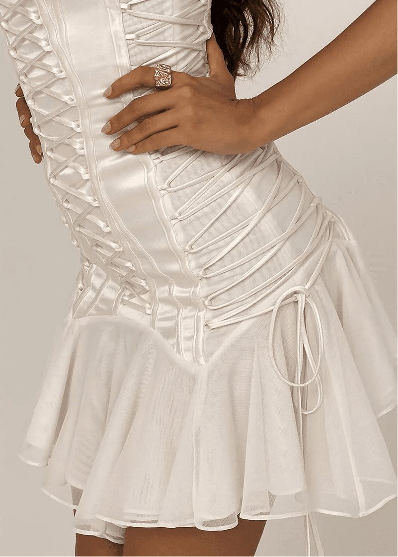 Mini-robe sirène Emilia sans bretelles à lacets