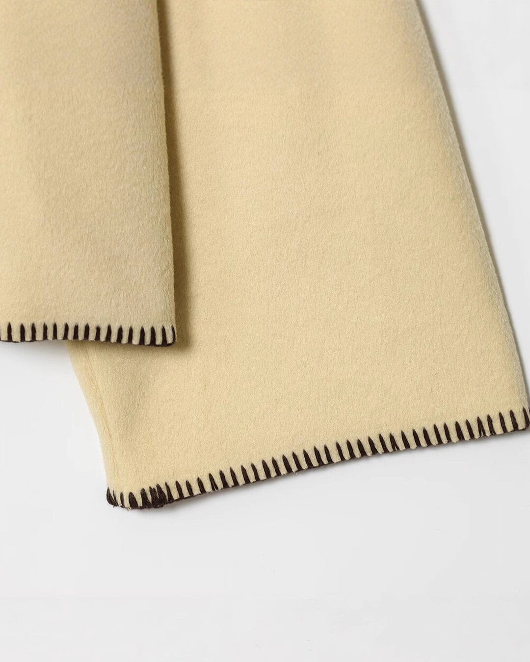 Veste Emily boutonnée à col montant
