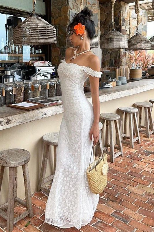 Robe longue en dentelle à fines bretelles Emma