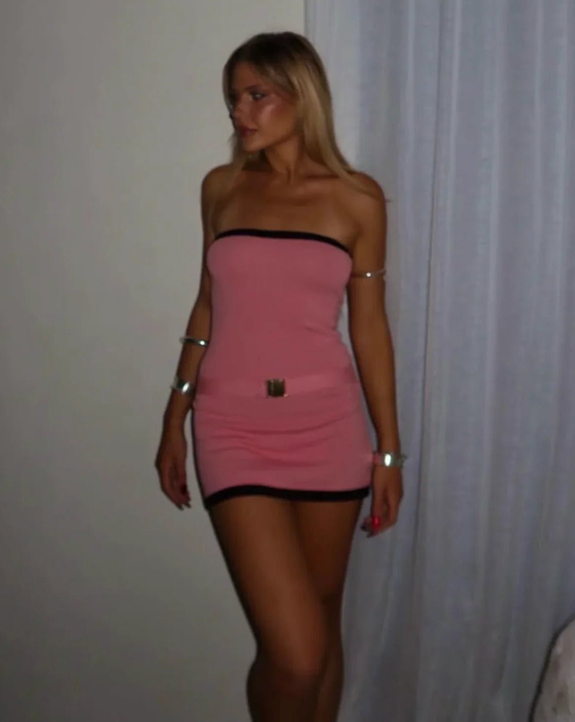 Mini-robe en maille bustier avec détail boucle Eva