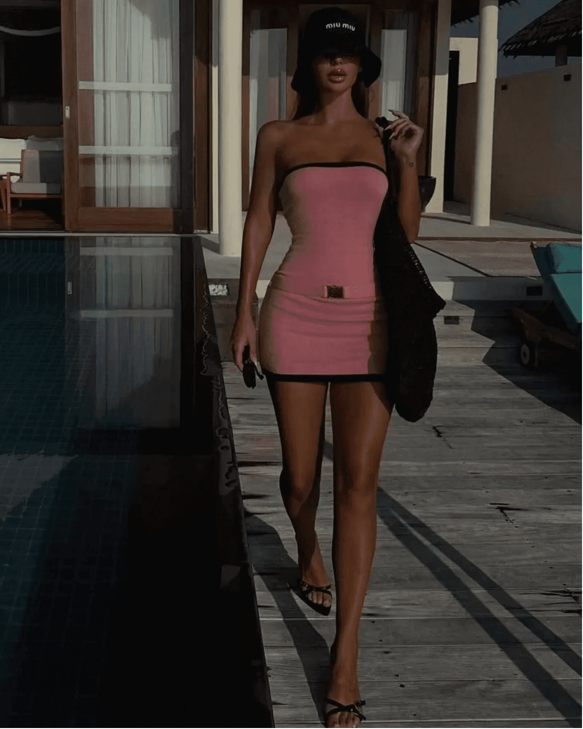Mini-robe en maille bustier avec détail boucle Eva