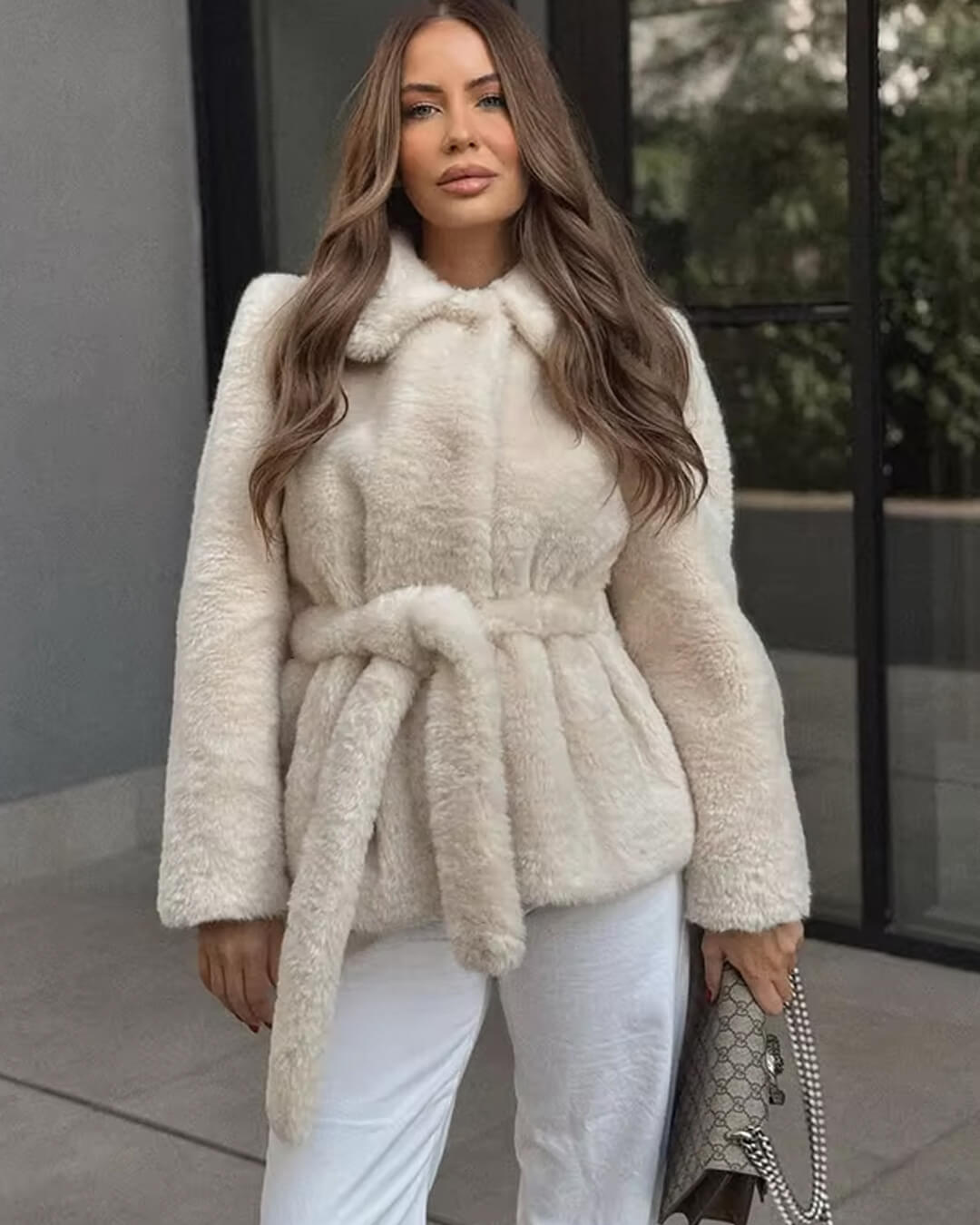 Manteau en fausse fourrure Farrah avec ceinture