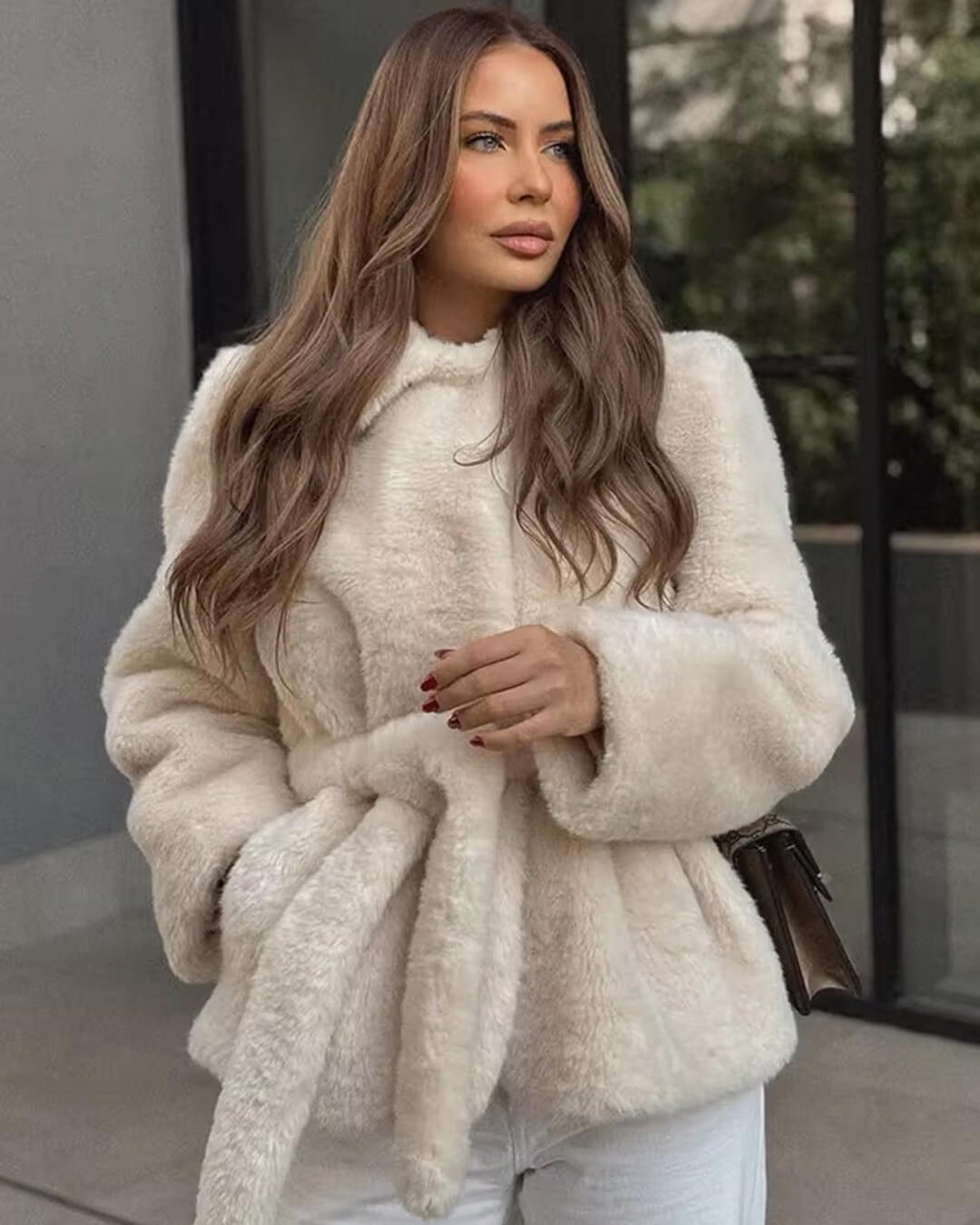 Manteau en fausse fourrure Farrah avec ceinture