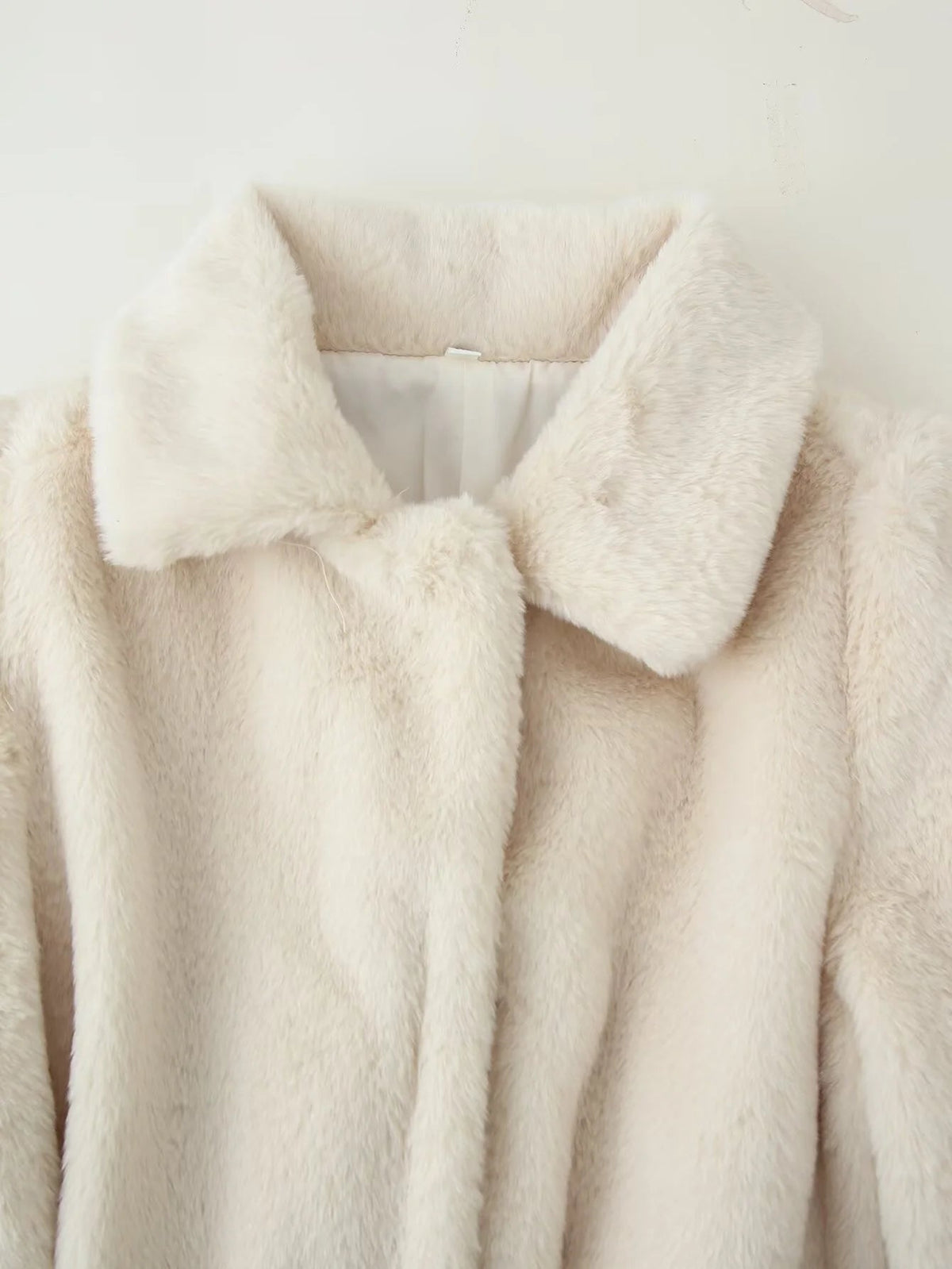 Manteau en fausse fourrure Farrah avec ceinture