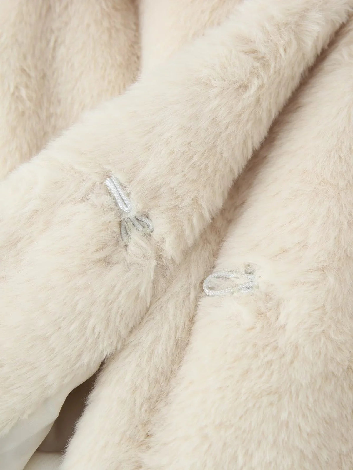 Manteau en fausse fourrure Farrah avec ceinture