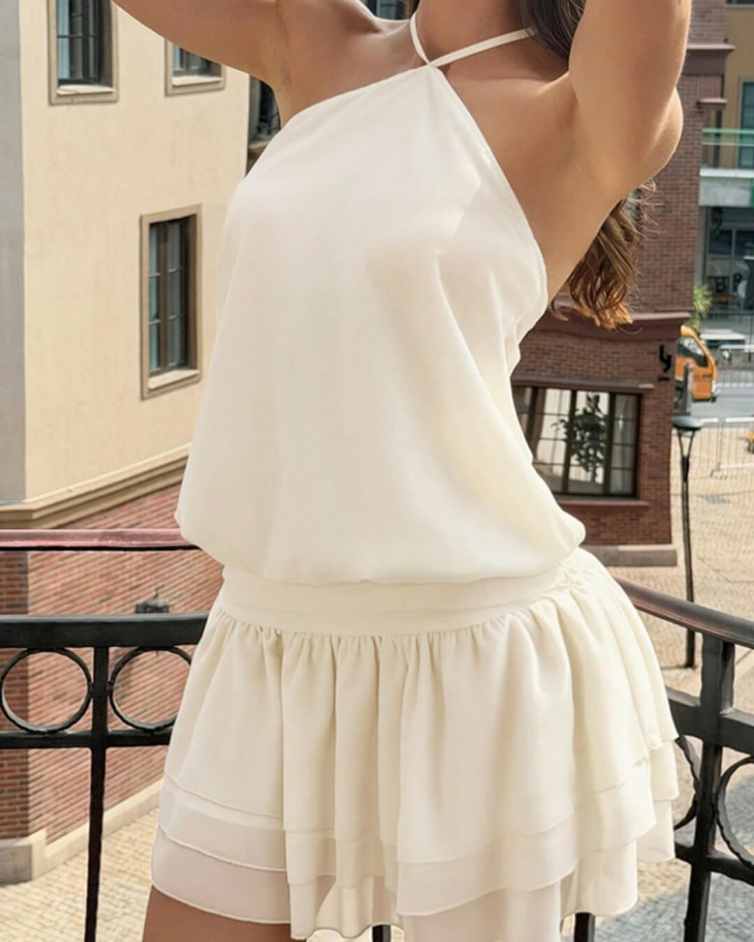Robe courte Floriana dos ouvert à col licou