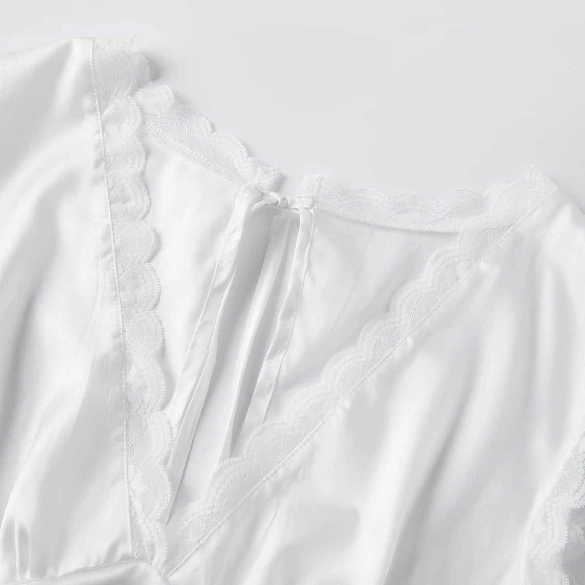 Top en satin Francesca à décolleté plongeant