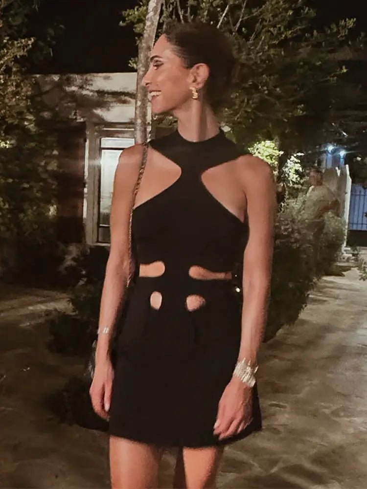 Robe courte Gisele dos nu et épaules dénudées