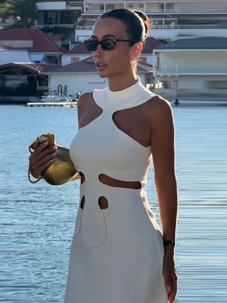 Robe courte Gisele dos nu et épaules dénudées