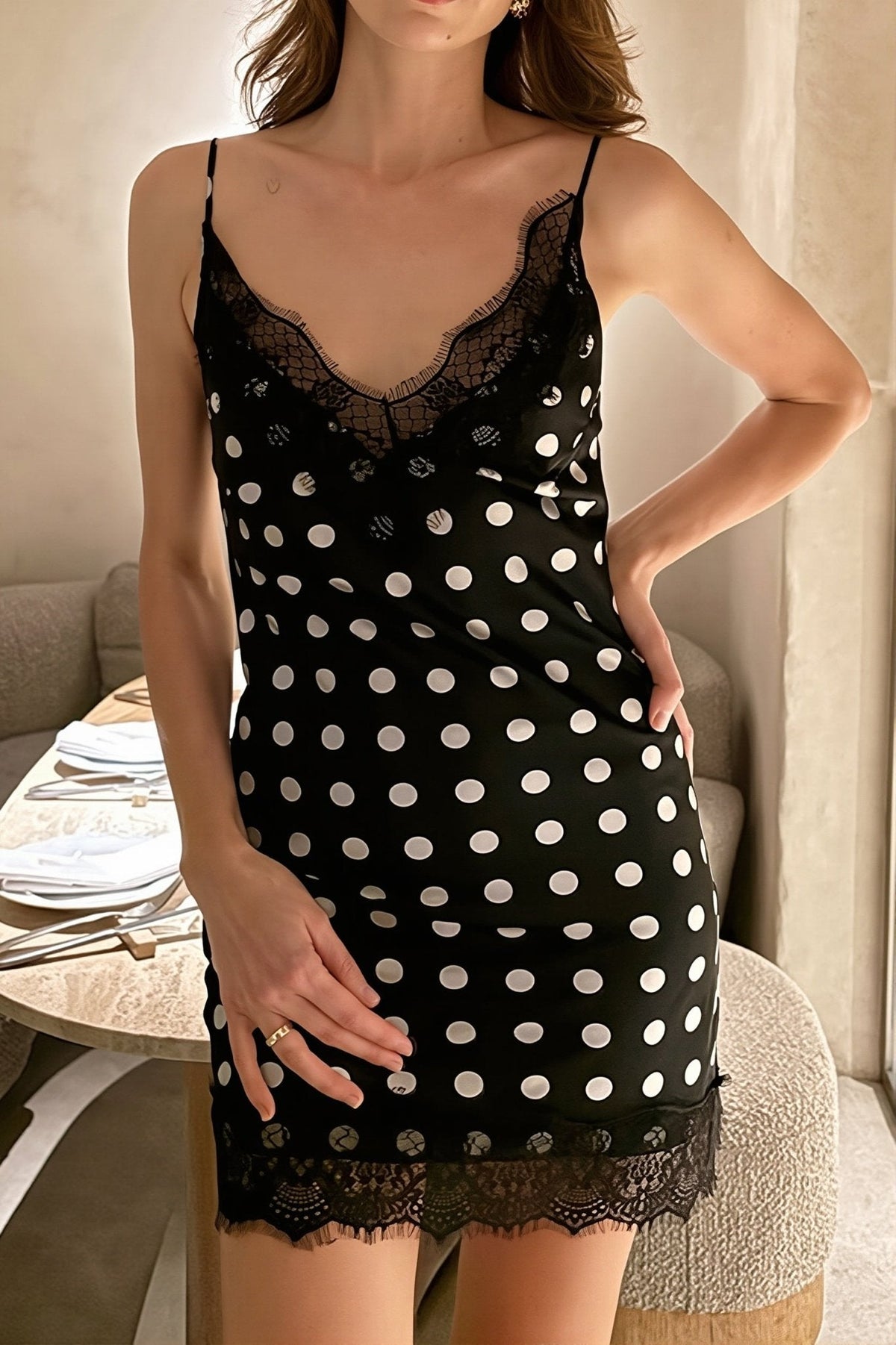 Robe à fines bretelles en dentelle à pois Gloria