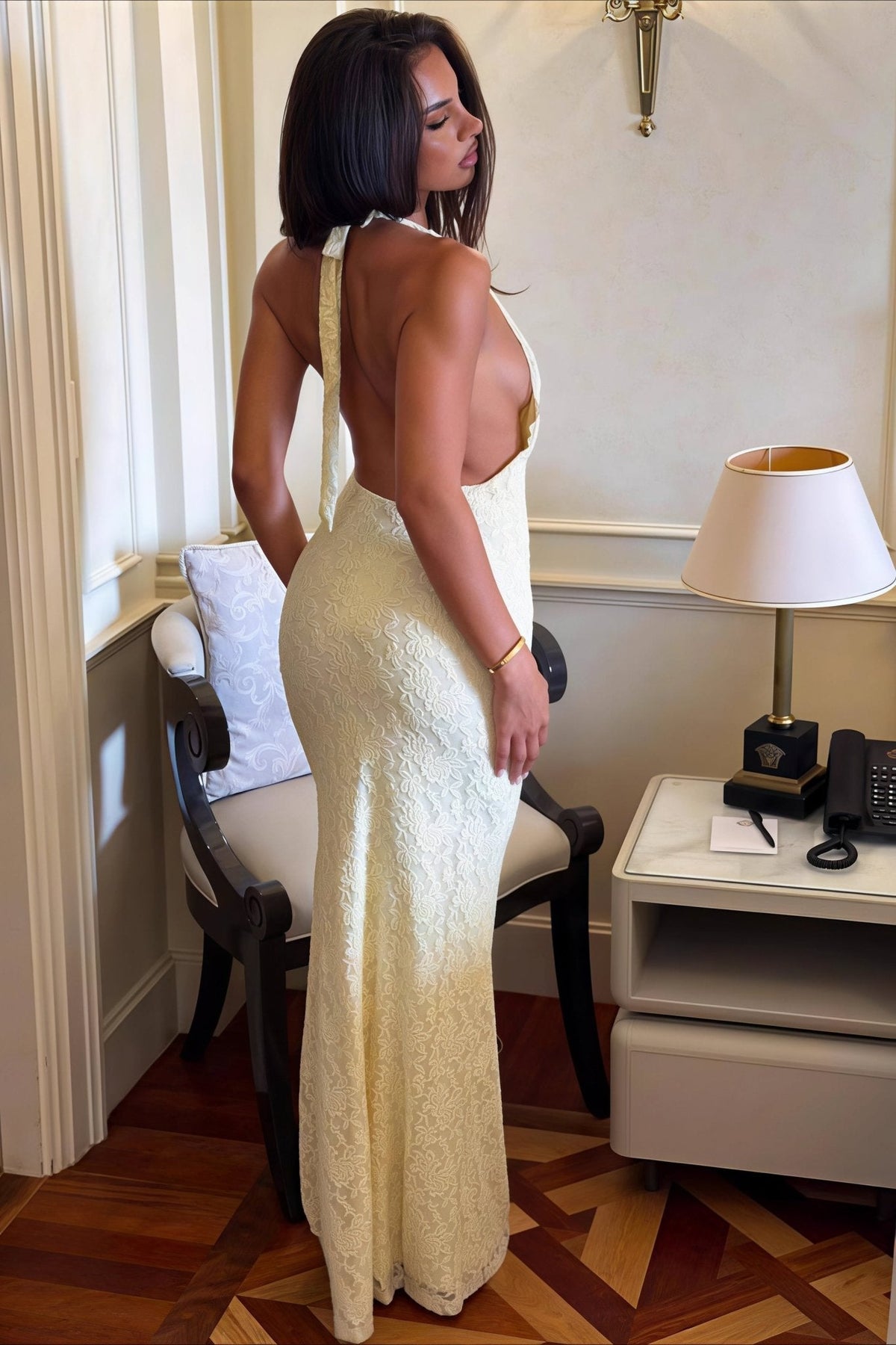 Robe longue moulante en dentelle à col dos nu Hanna