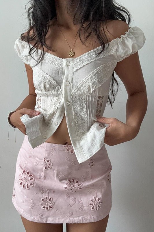 Blouse Hannah en dentelle bouffante à boutons sur le devant