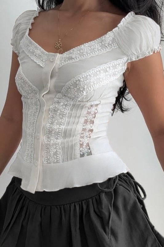 Blouse Hannah en dentelle bouffante à boutons sur le devant