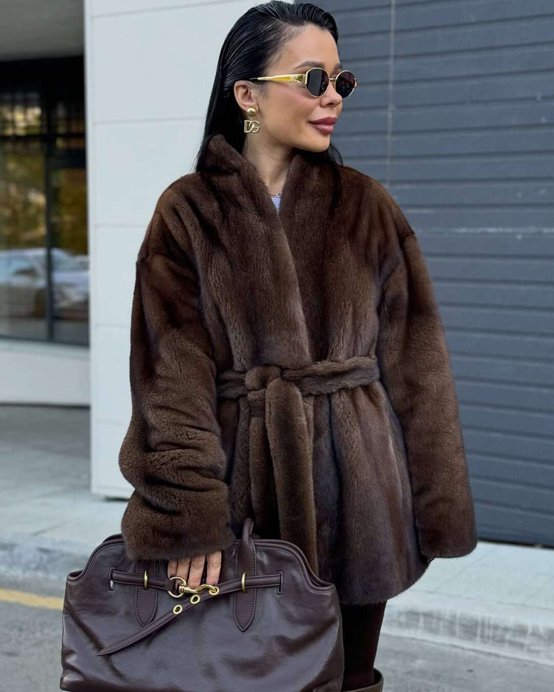 Veste en fausse fourrure couleur noisette avec ceinture