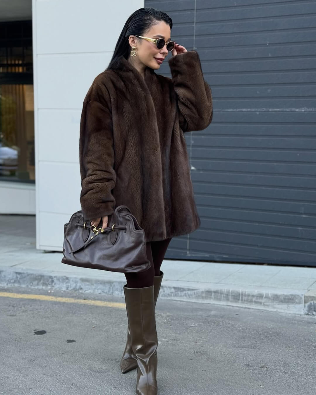Veste en fausse fourrure couleur noisette avec ceinture