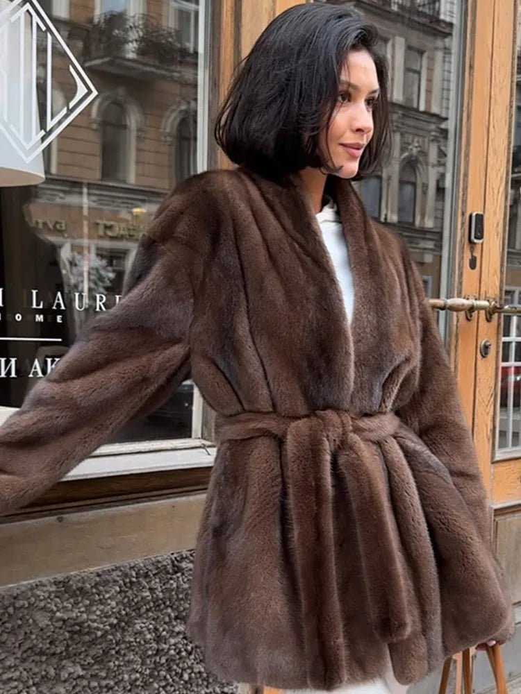 Veste en fausse fourrure couleur noisette avec ceinture