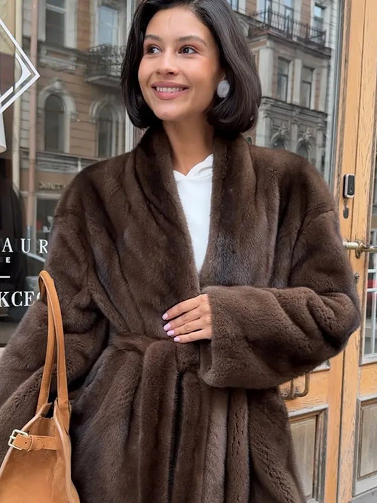 Veste en fausse fourrure couleur noisette avec ceinture