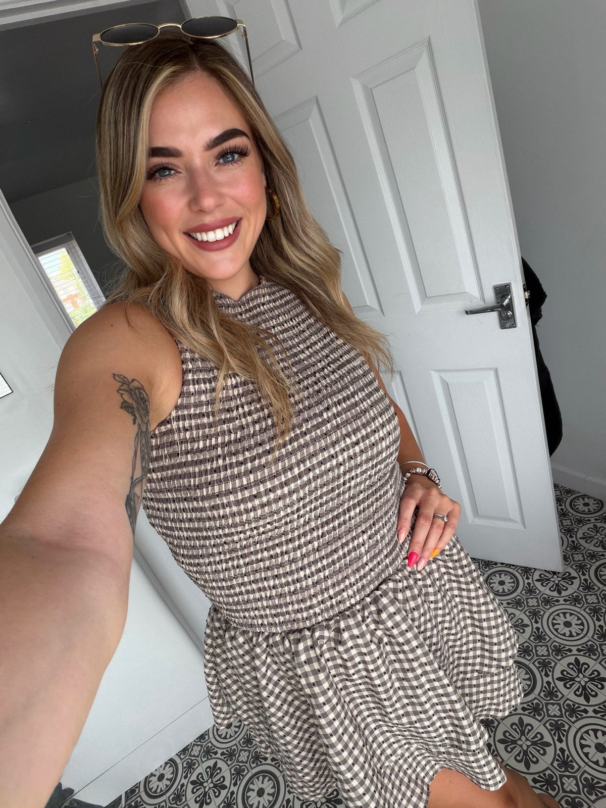 Robe courte à carreaux smockée Hazel