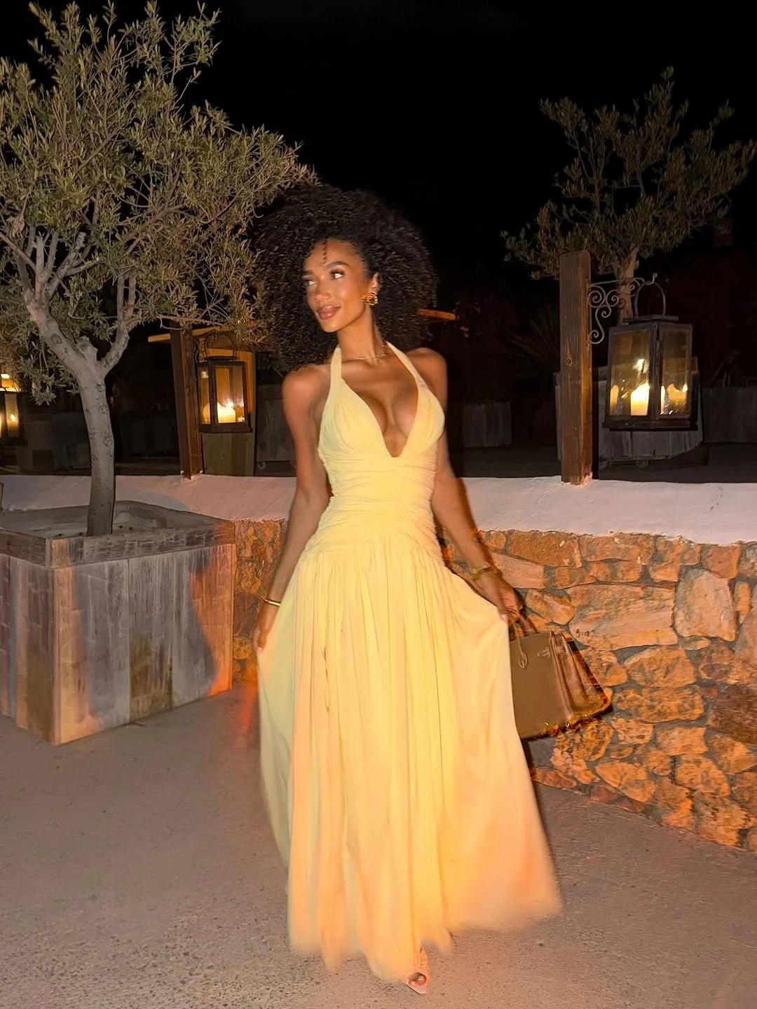 Robe longue Helena à fronces, décolleté en V plongeant et fente