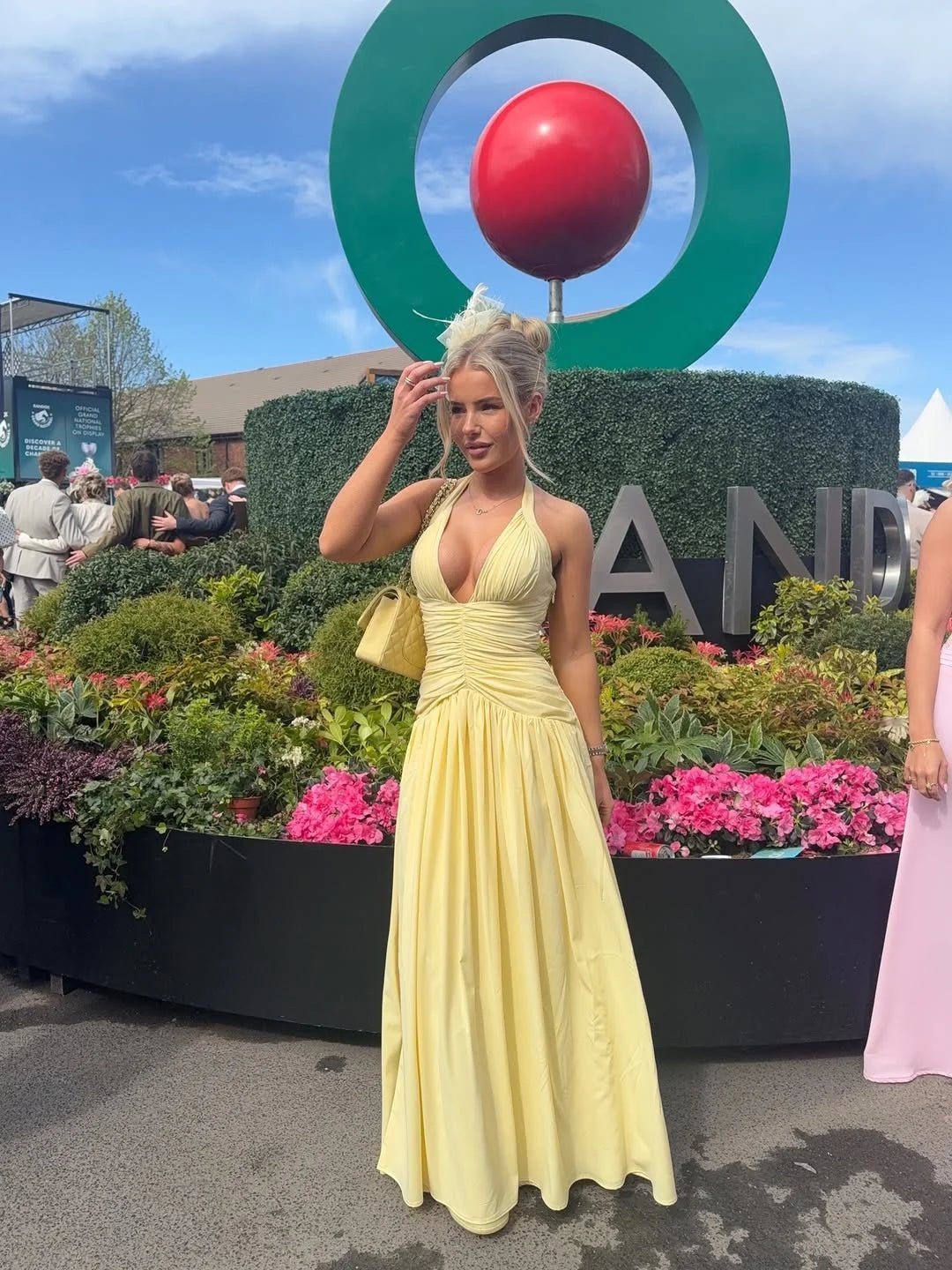 Robe longue Helena à fronces, décolleté en V plongeant et fente