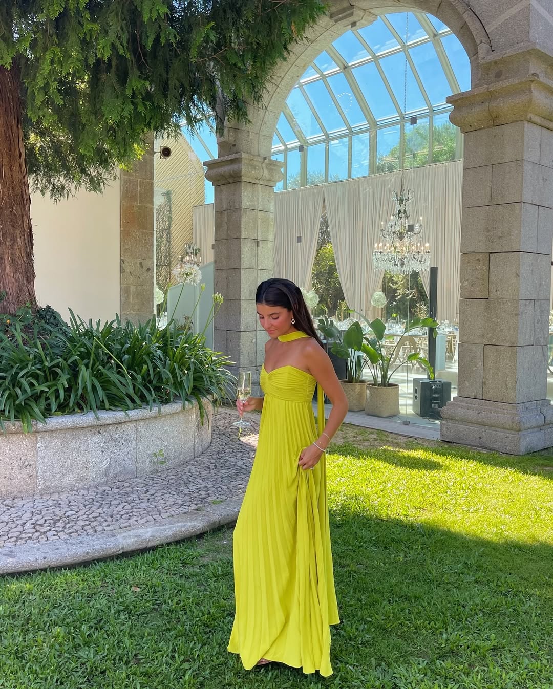 Robe longue dos nu froncée avec foulard Helena