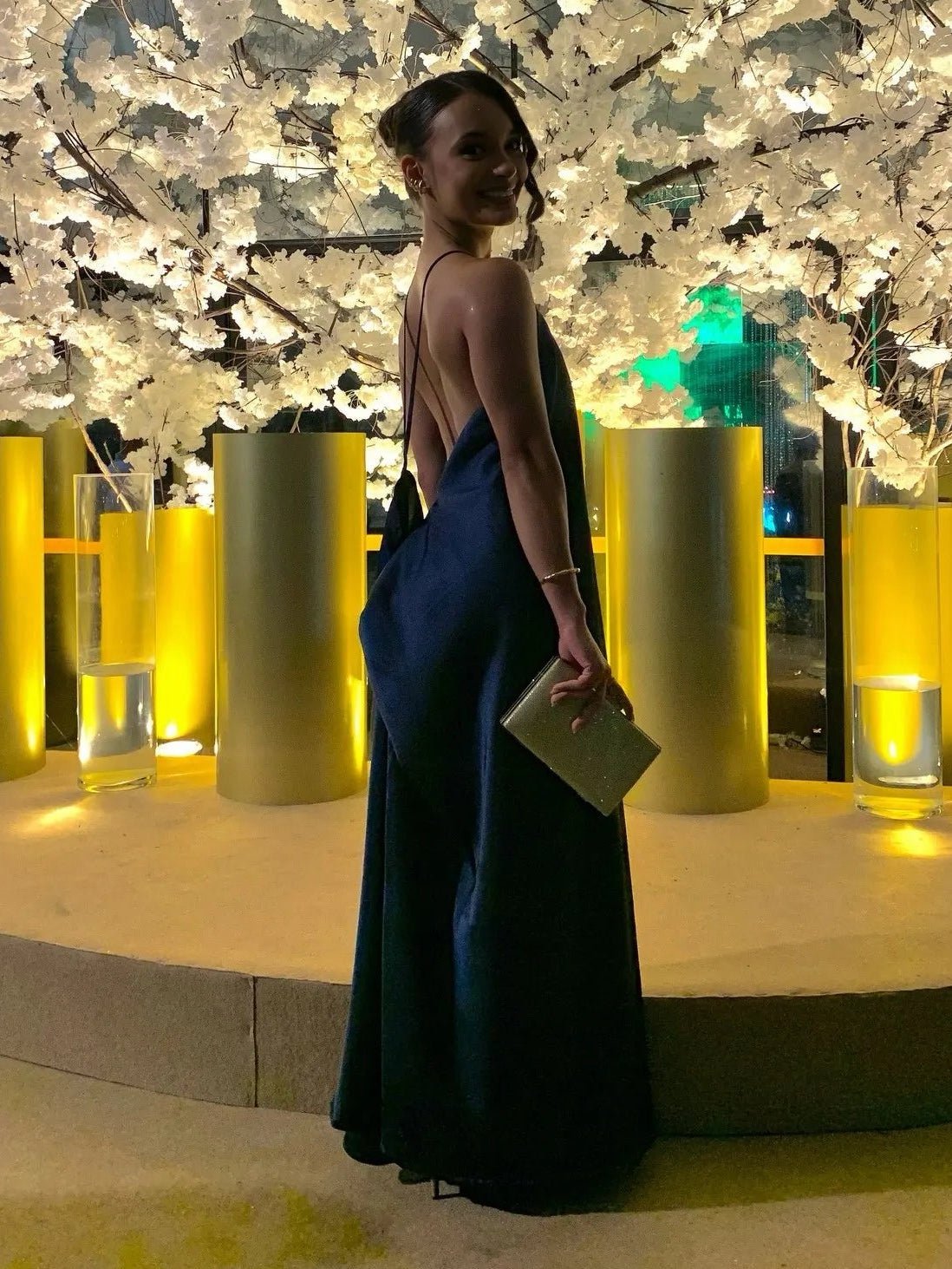 Robe longue Indira en satin à dos nu