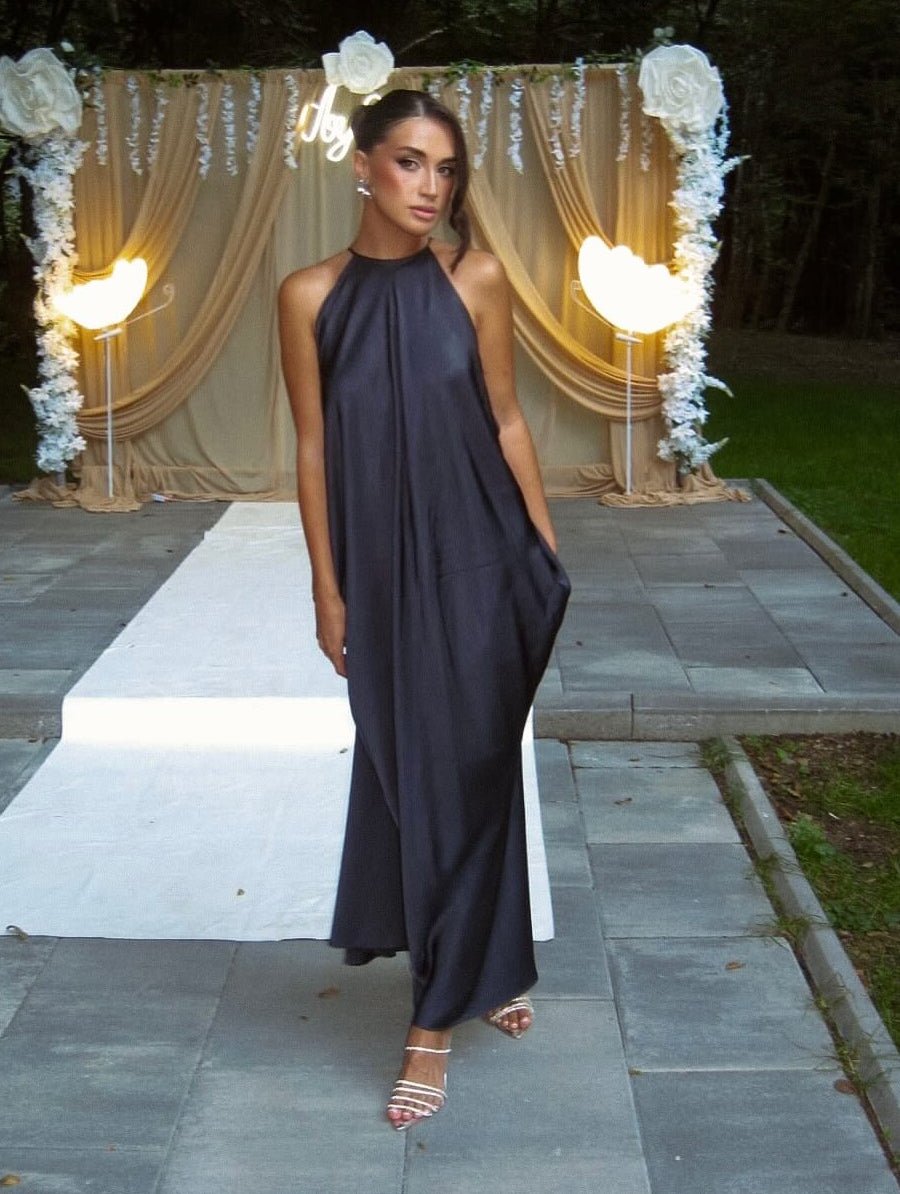 Robe longue Indira en satin à dos nu
