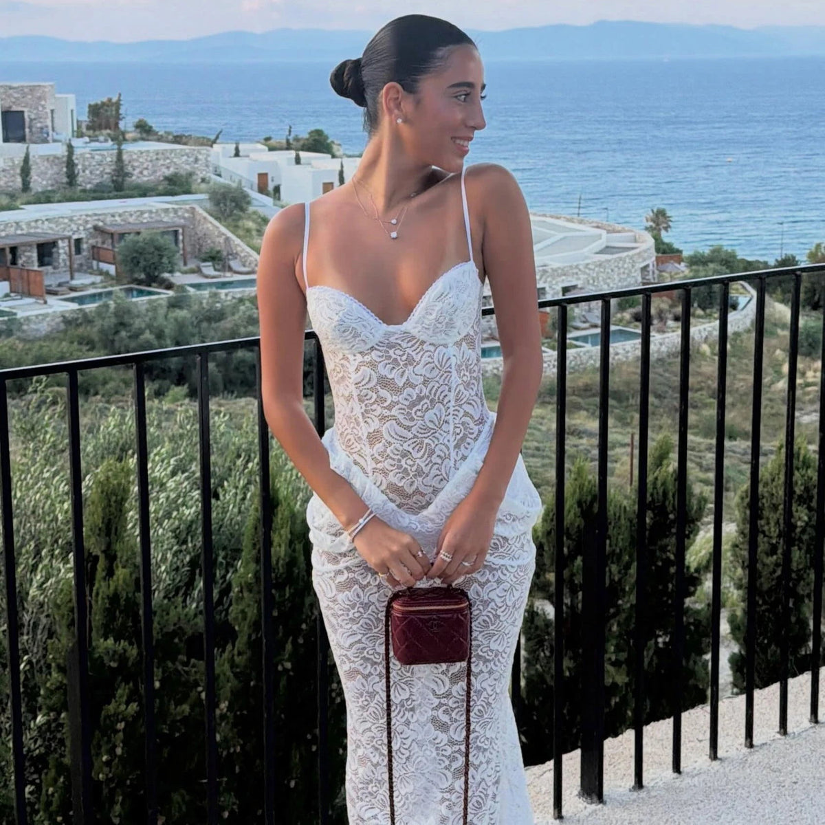 Robe longue corsetée en dentelle Isabella
