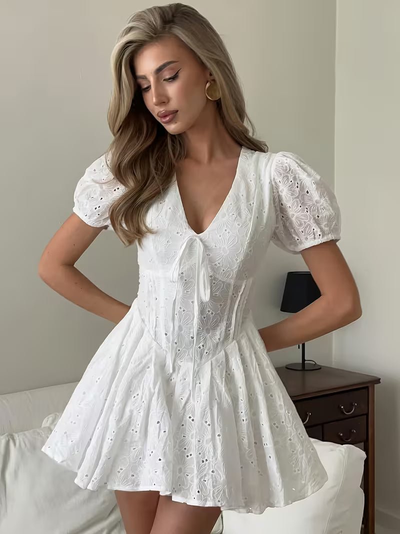 Mini-robe Jane brodée à manches bouffantes
