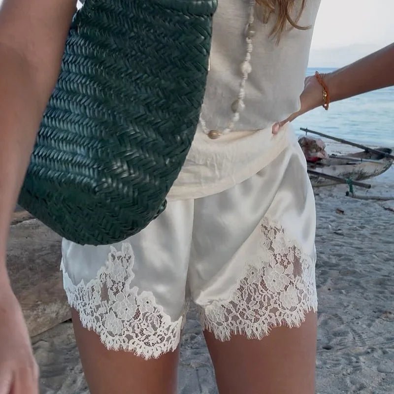 Short Janice en satin avec dentelle