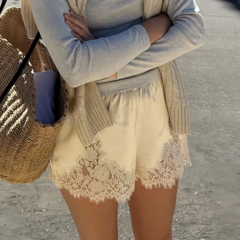 Short Janice en satin avec dentelle