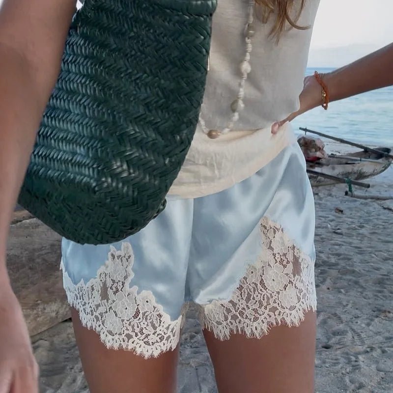 Short Janice en satin avec dentelle