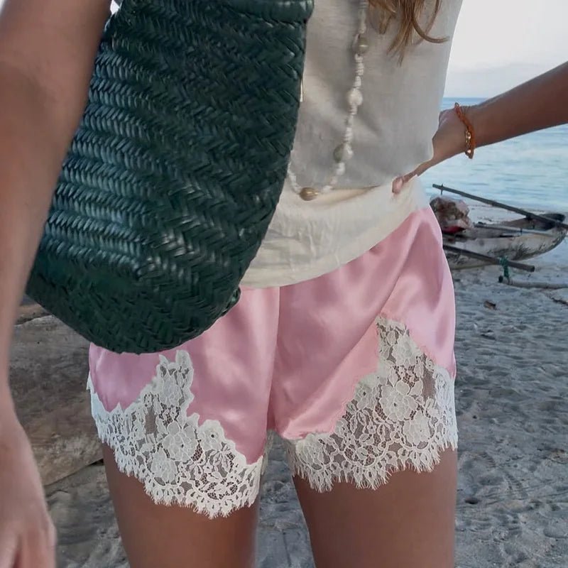 Short Janice en satin avec dentelle