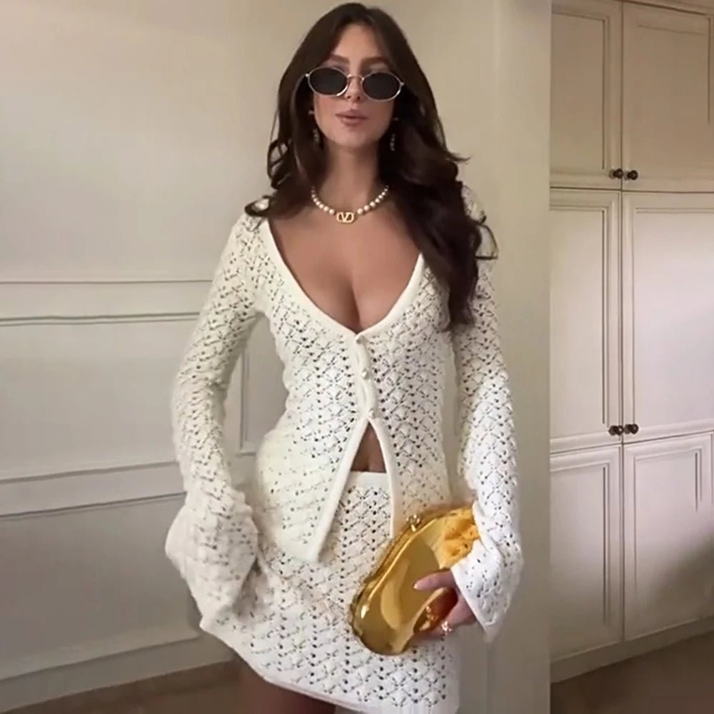 Ensemble Jaycee avec cardigan tricoté et mini-jupe