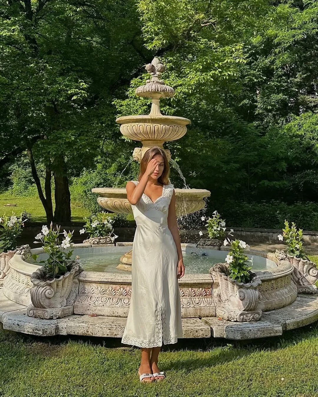 Robe longue Joanna en satin et dentelle