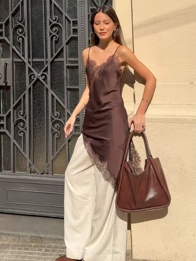 Robe courte asymétrique en satin Kara