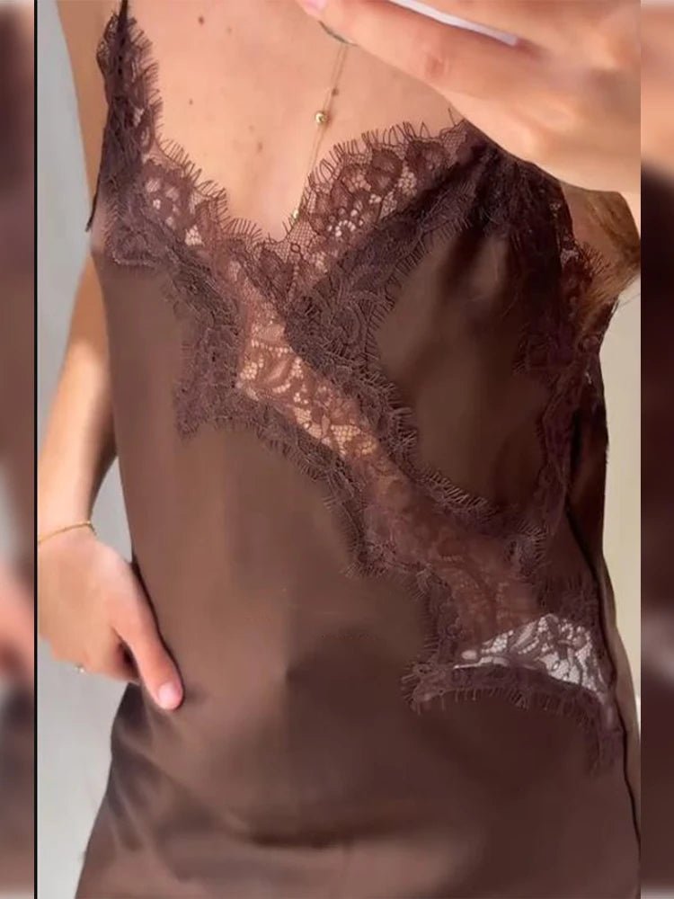 Robe courte asymétrique en satin Kara