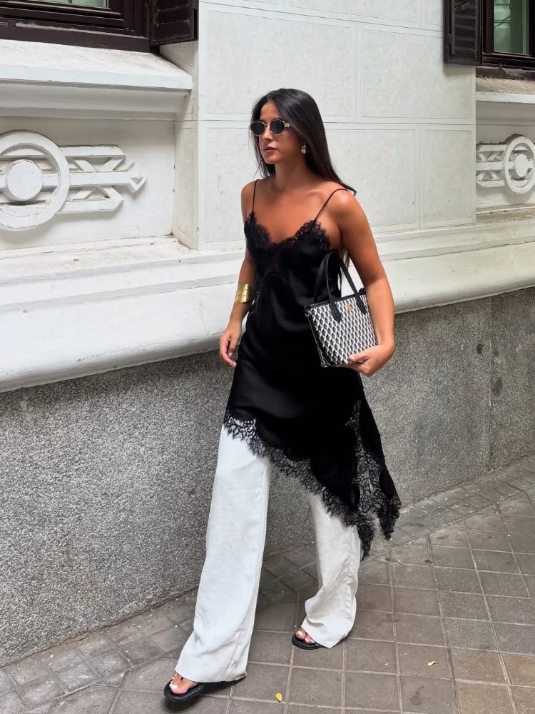 Robe courte asymétrique en satin Kara