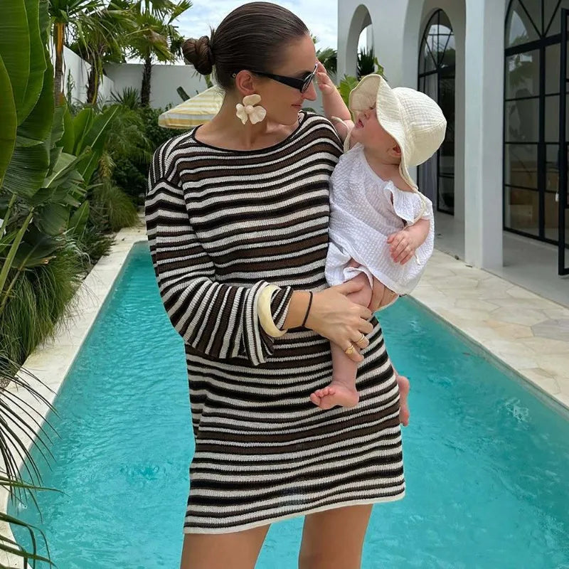 Robe courte en maille, dos nu et ajourée