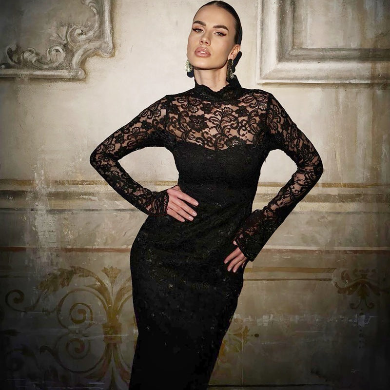 Robe longue en dentelle à col montant Viveka