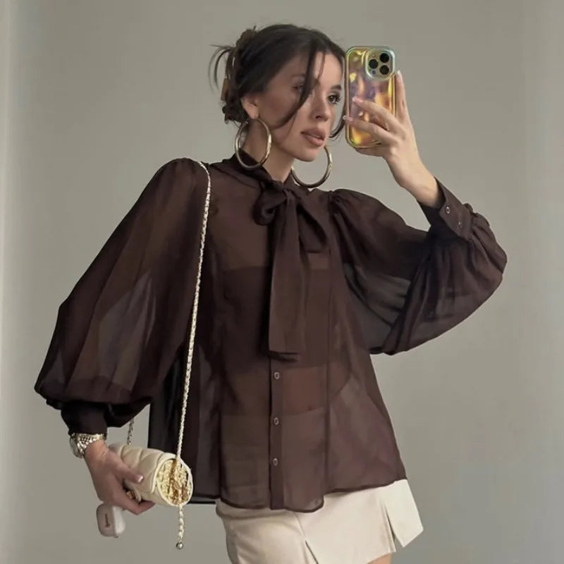 Blouse transparente à col lavallière Flavia