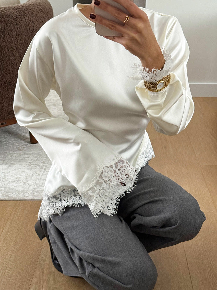 Top satiné bordé de dentelle Bettina