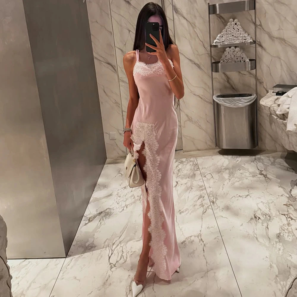 Robe longue sans manches en dentelle