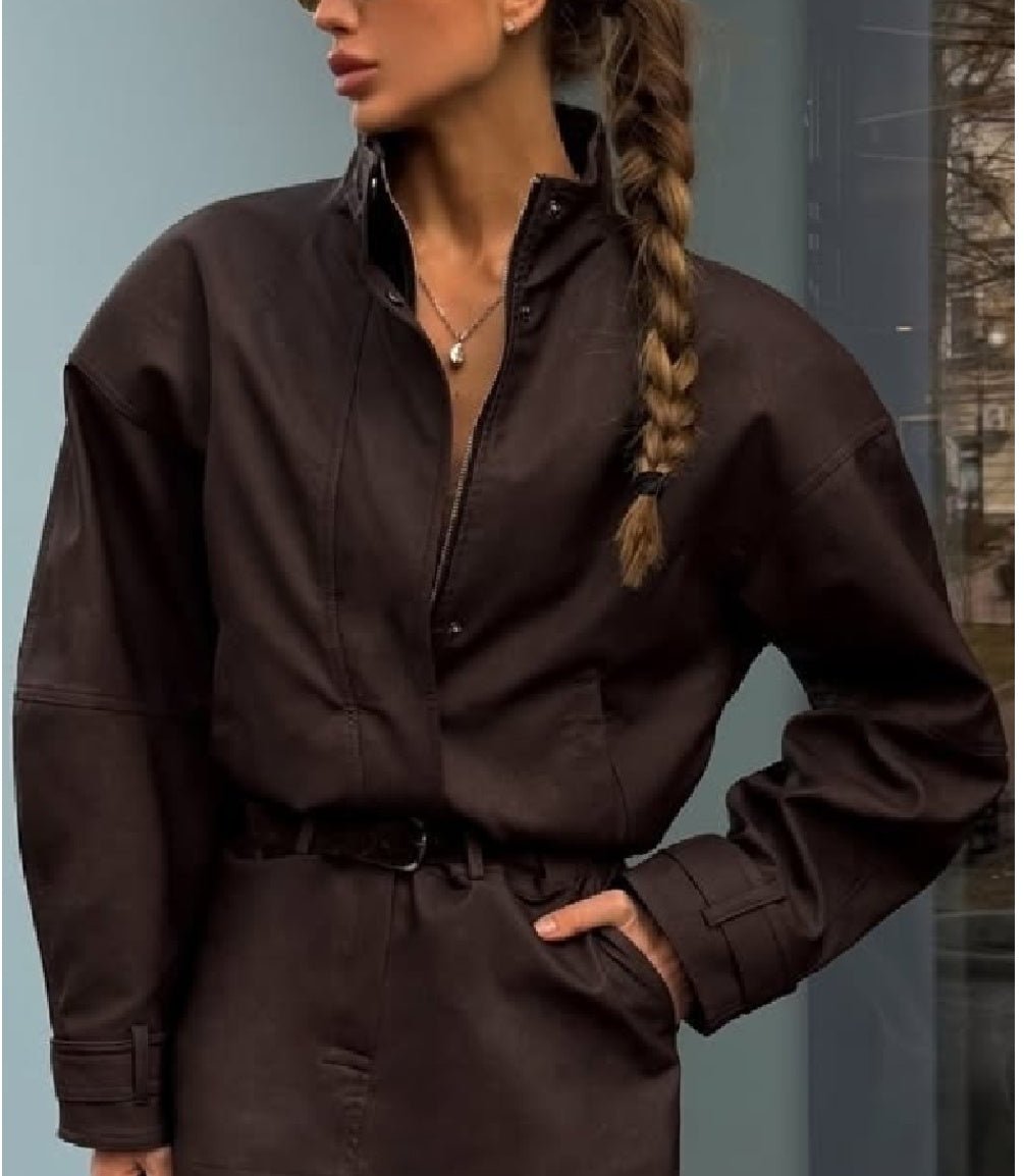 Ensemble Lara avec manteau court en daim et minijupe