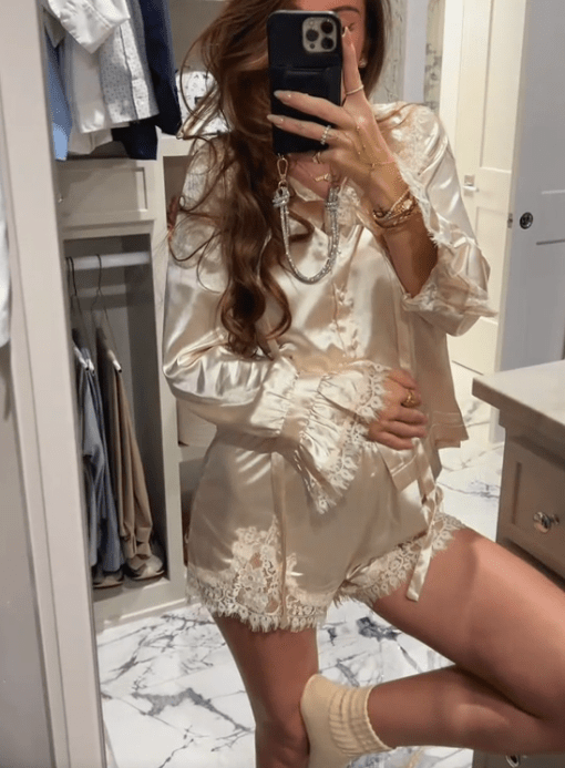Ensemble d’intérieur Laurie en satin avec bordure en dentelle